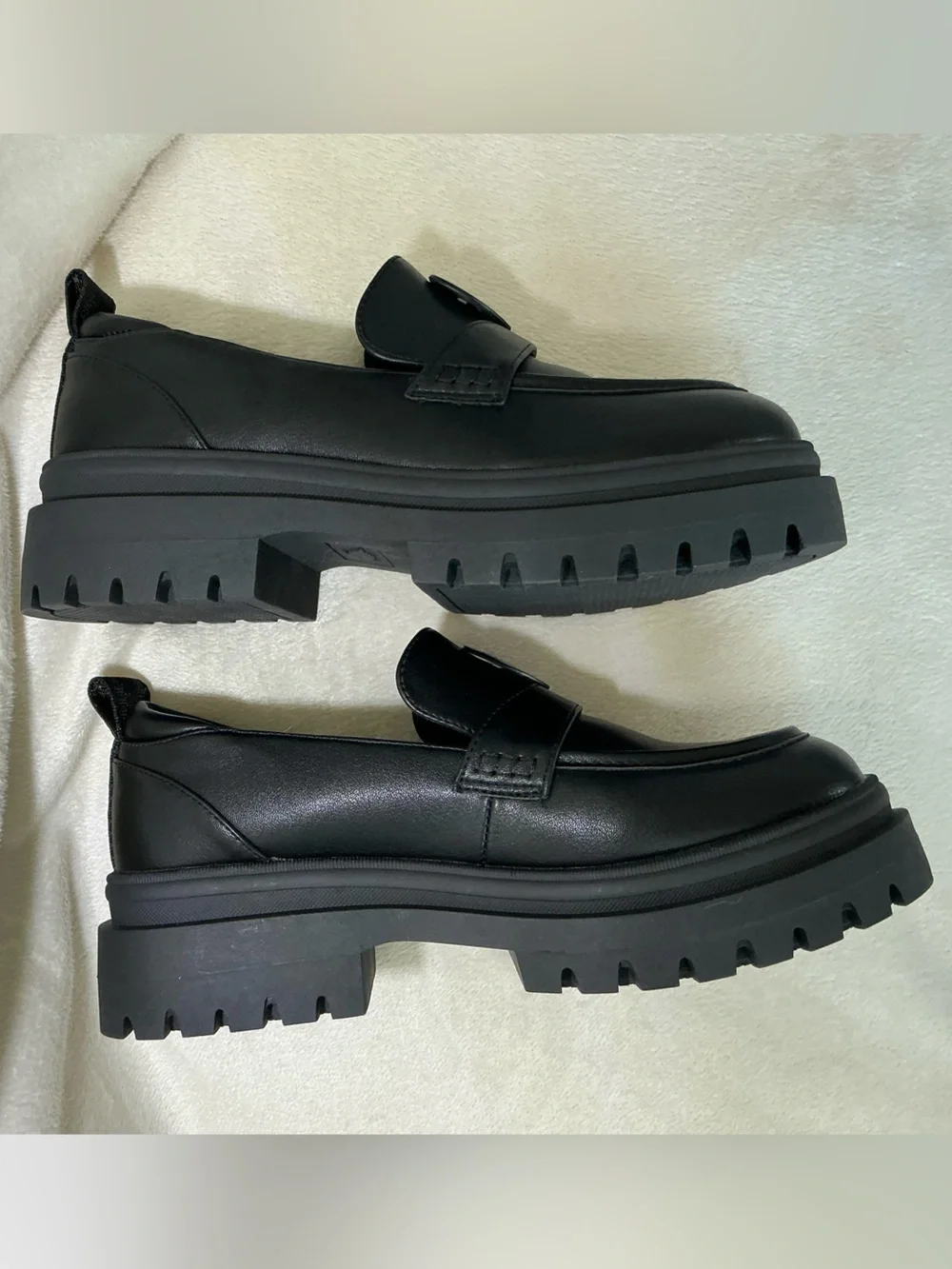 NEW! Rocket Dog “Dandy” Platform Black Loafers Women’s size 8.5 NWOT